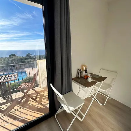 Emeraudes Vue Avec Piscine Fond