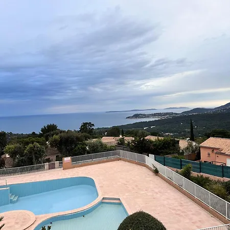 Emeraudes Vue Avec Piscine Fond شقة