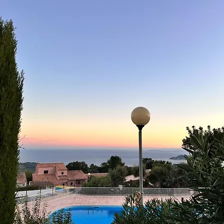 Emeraudes Vue Avec Piscine Fond * La Croix-Valmer
